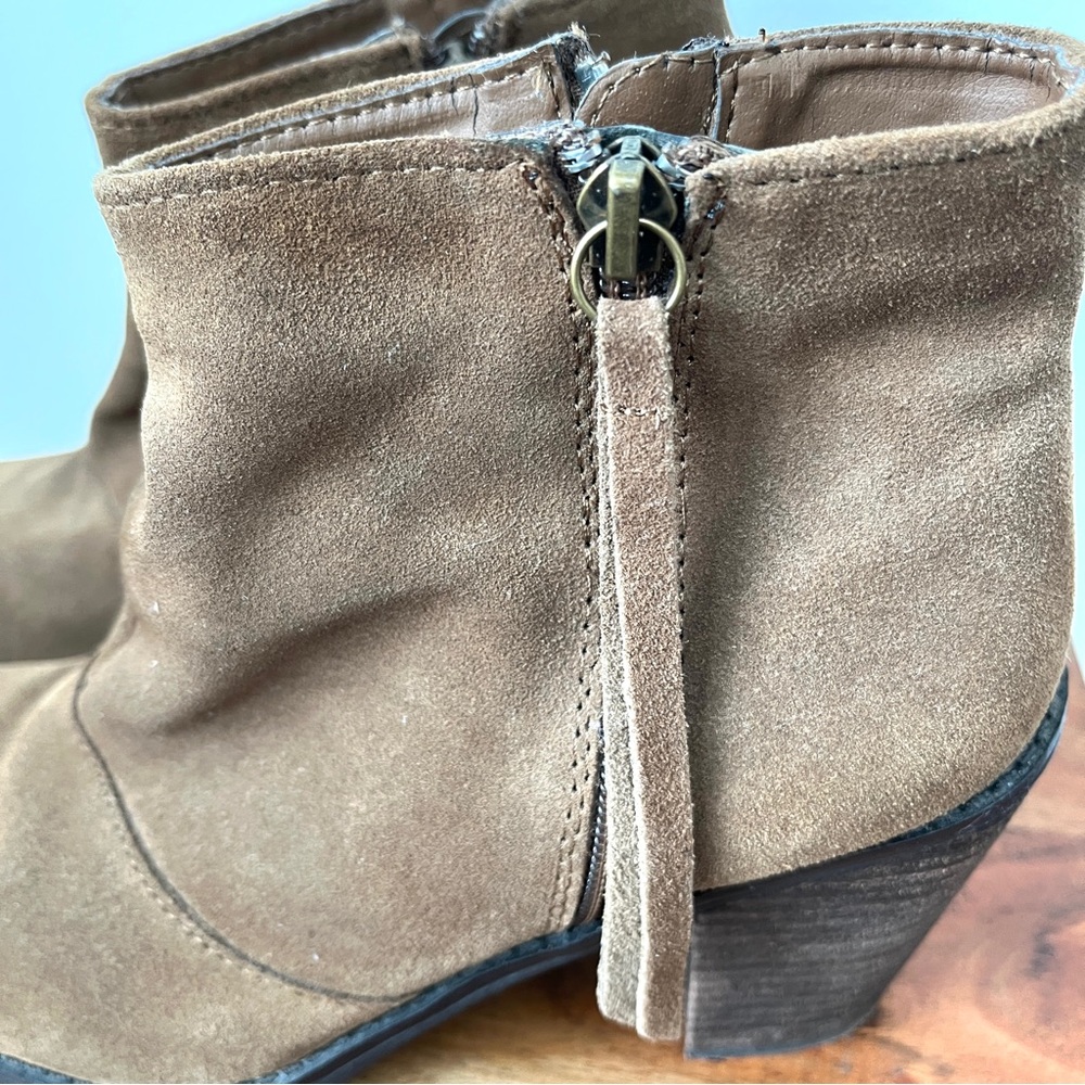 Crown Vintage boots Flynn size 8m suede ankle boots with fringe zipper. - Picture 3 of 13